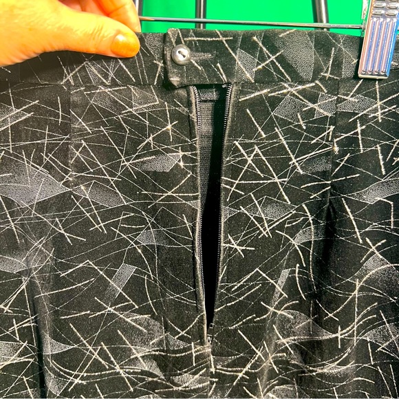 M Black Skirt with Sparkly Ornament Elegant Back Zipper with Button, A-style - Picture 6 of 10